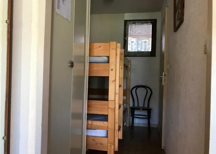 4 Pers, Rdc, Bord De Plage, Parking Prive, A Proximite Commerces Et Aqualand - Fr-1-81-235